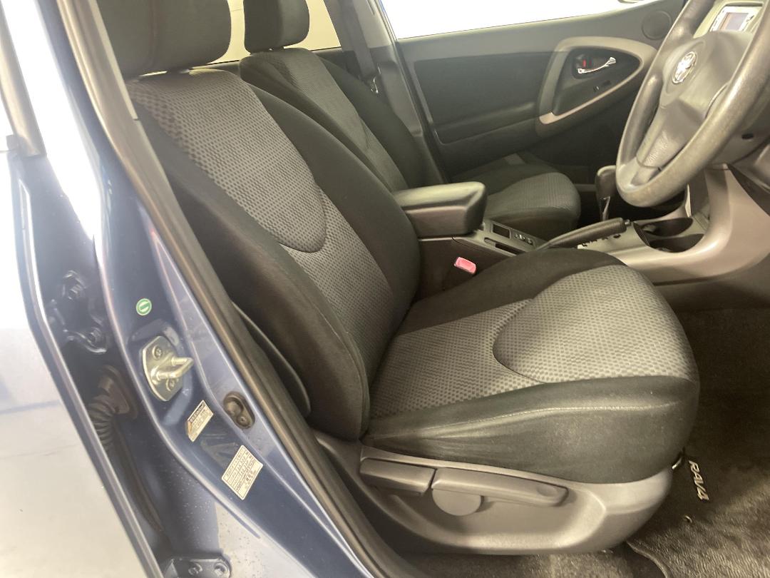 Photo '16' of Toyota Rav4 Photo '16' of Toyota Rav4