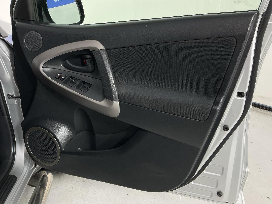 Photo '15' of Toyota Rav4