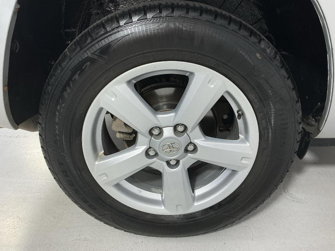 Photo '12' of Toyota Rav4