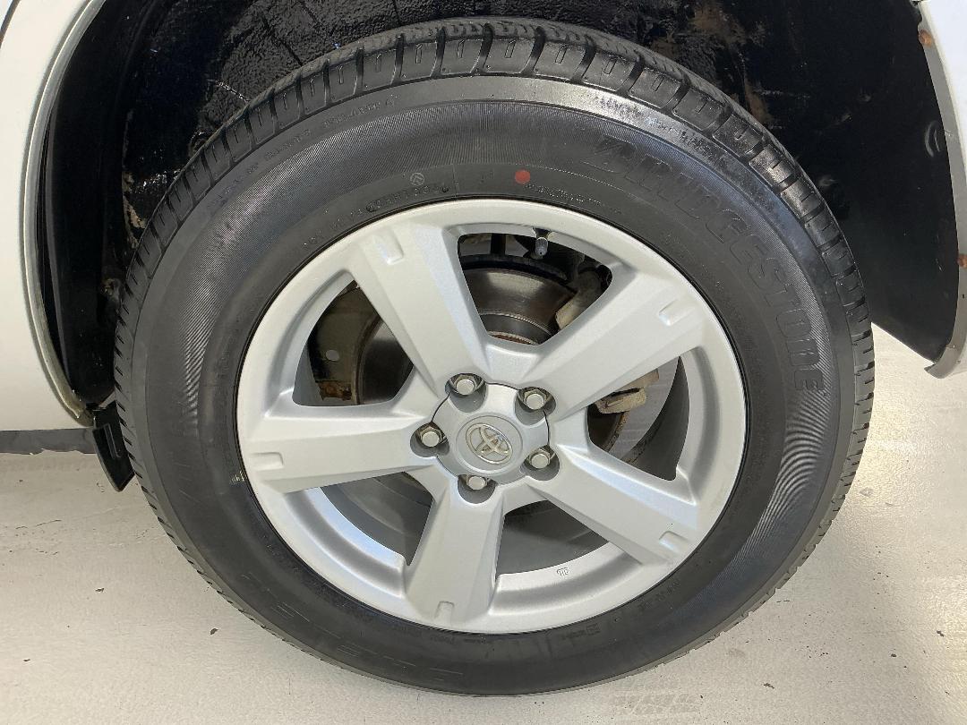 Photo '11' of Toyota Rav4