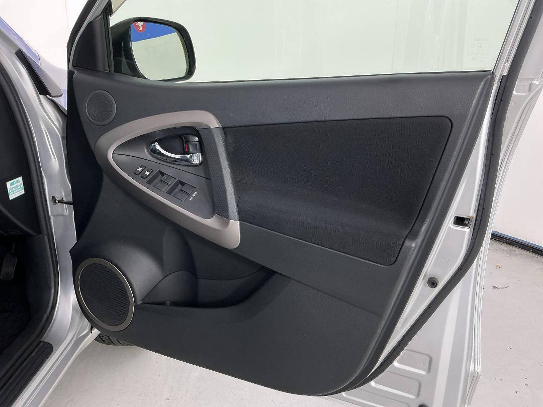 Photo '15' of Toyota Rav4