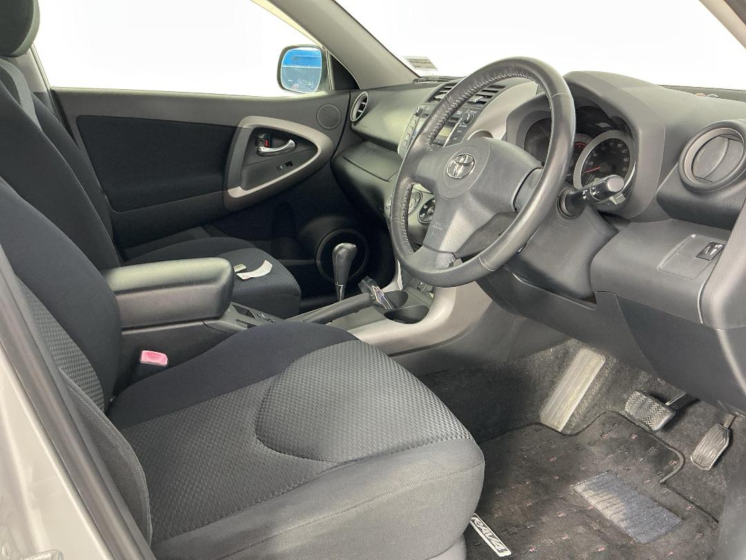 Photo '16' of Toyota Rav4