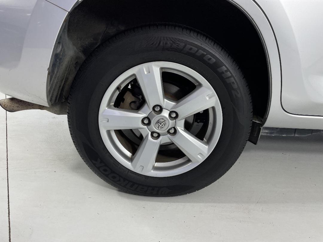 Photo '12' of Toyota Rav4