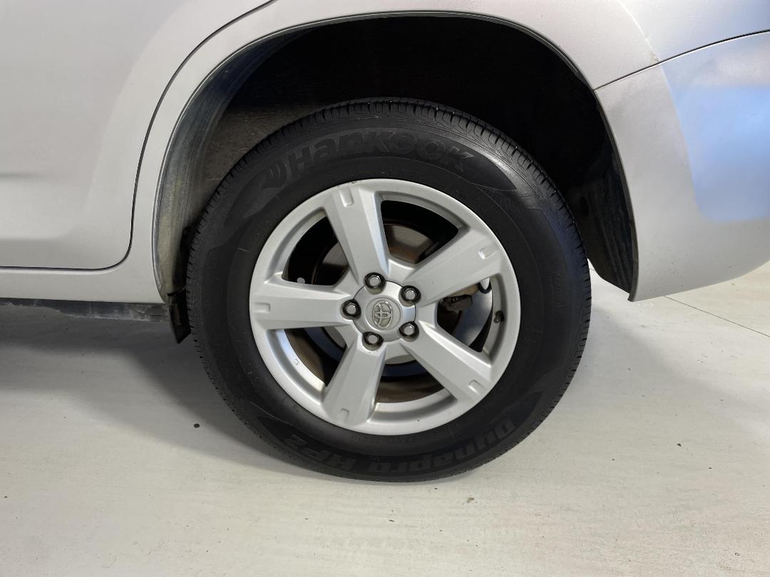 Photo '11' of Toyota Rav4