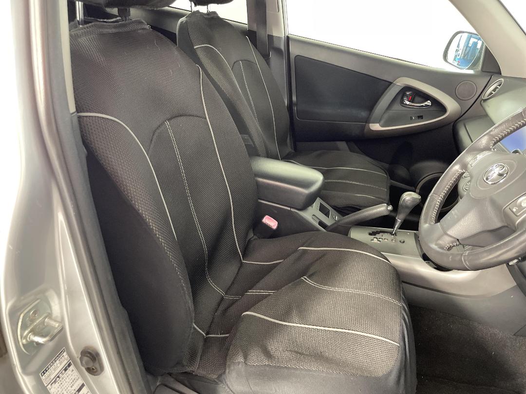 Photo '16' of Toyota Rav4