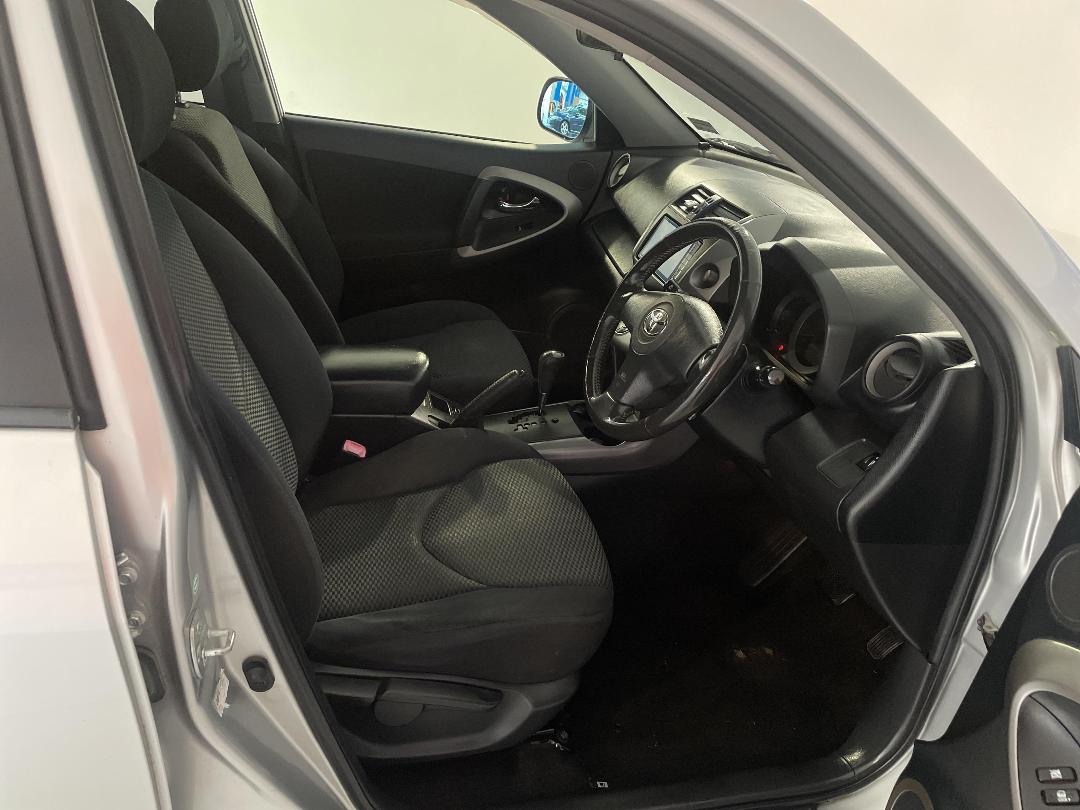 Photo '16' of Toyota Rav4