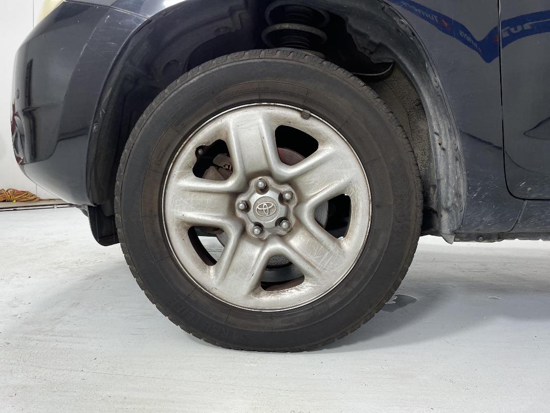 Photo '8' of Toyota Rav4