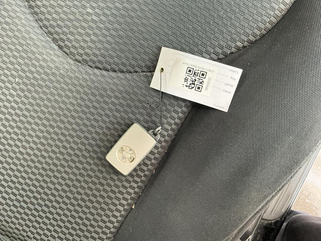 Photo '11' of Toyota RAV4