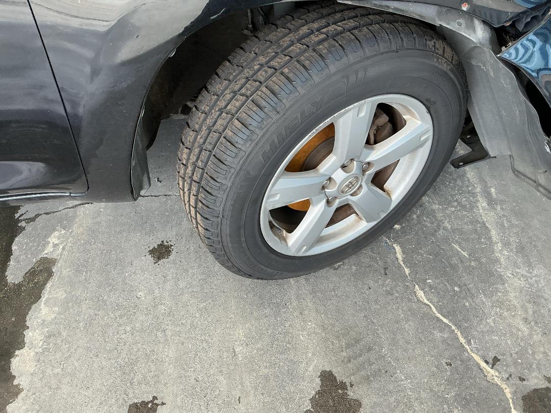 Photo '28' of Toyota RAV4