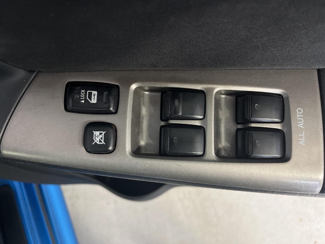 Photo '24' of Toyota Runx Photo '24' of Toyota Runx