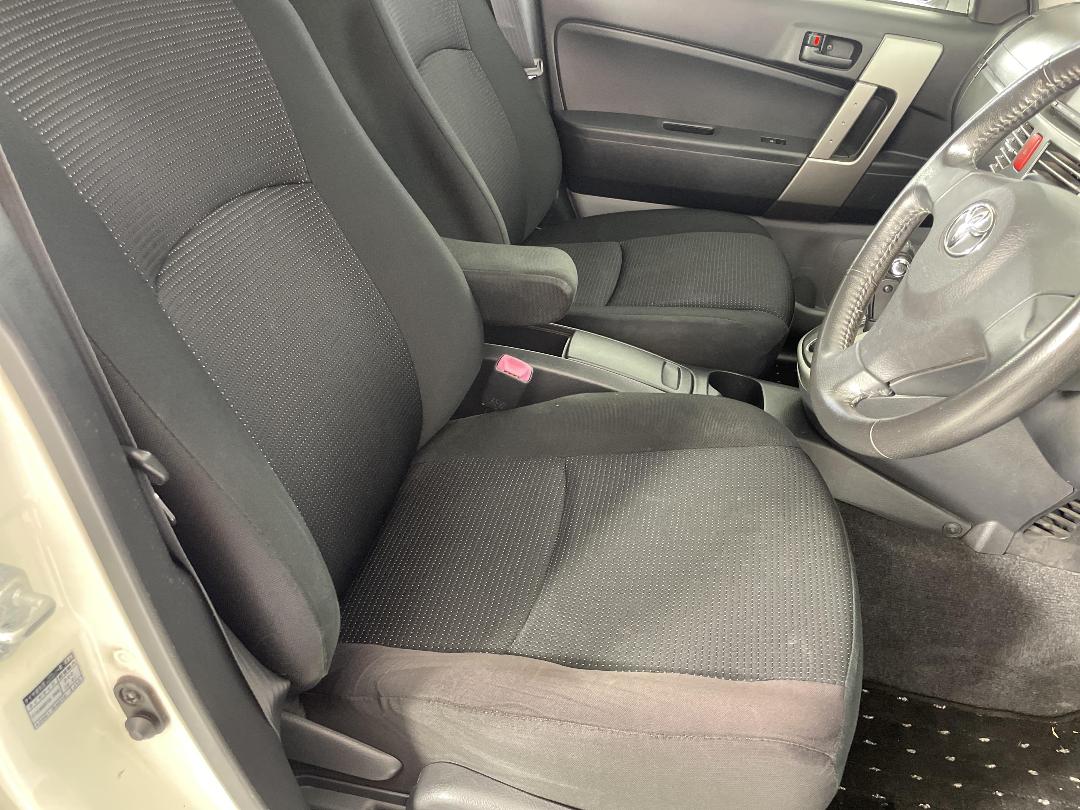 Photo '16' of Toyota Rush