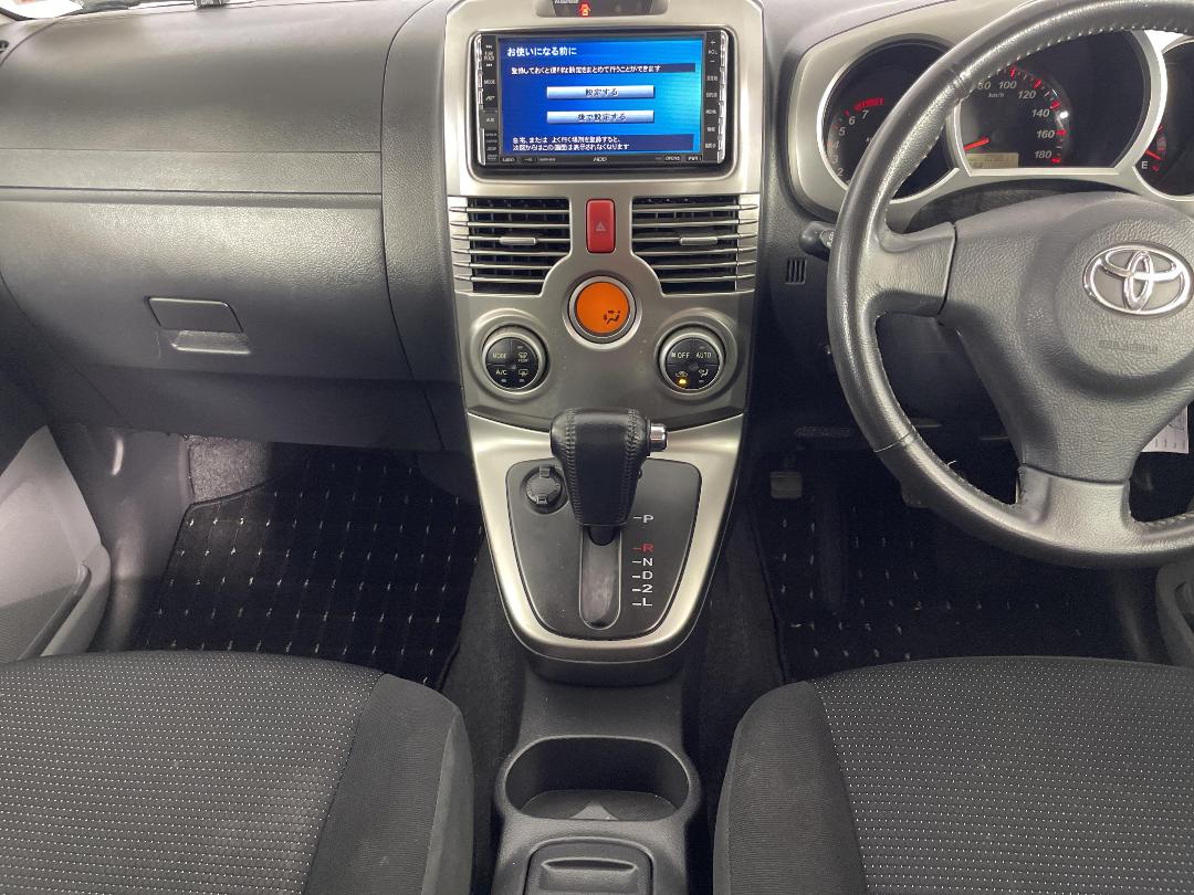 Photo '18' of Toyota Rush