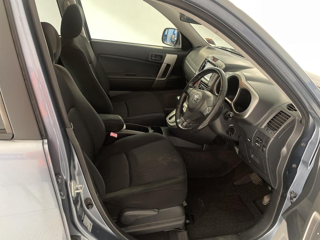 Photo '16' of Toyota Rush Photo '16' of Toyota Rush