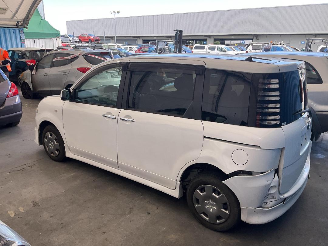 Photo '9' of Toyota Sienta
