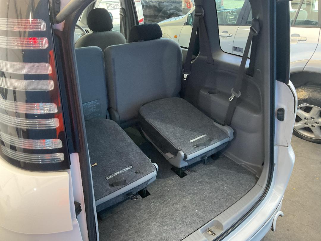 Photo '22' of Toyota Sienta