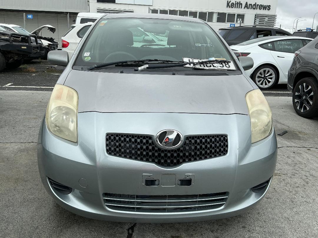 Photo '2' of Toyota Vitz Photo '2' of Toyota Vitz