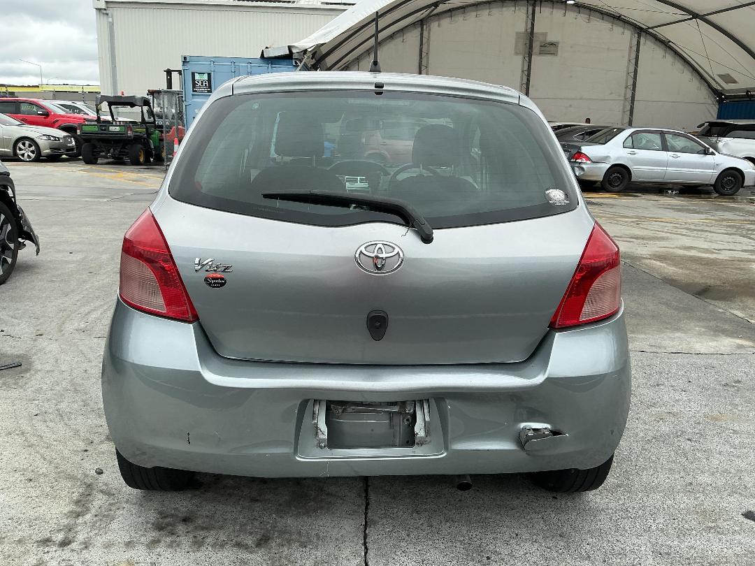 Photo '16' of Toyota Vitz Photo '16' of Toyota Vitz