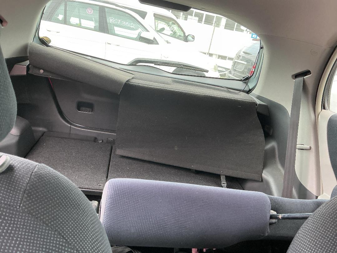 Photo '20' of Toyota Vitz Photo '20' of Toyota Vitz