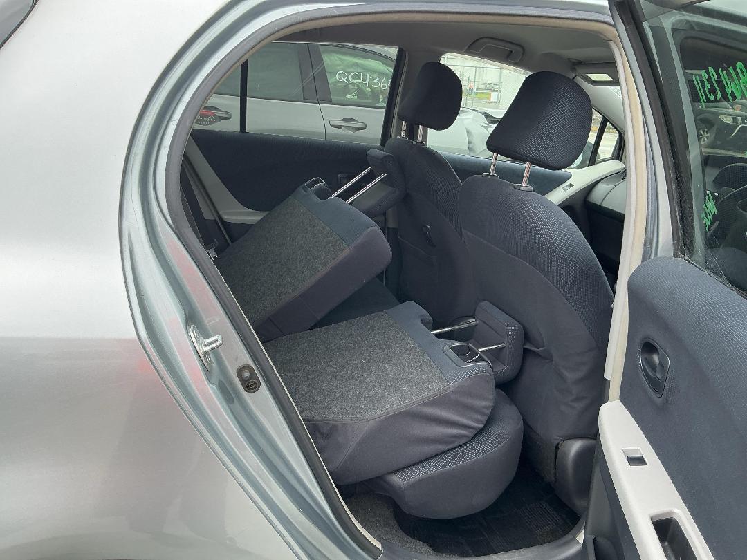 Photo '21' of Toyota Vitz Photo '21' of Toyota Vitz