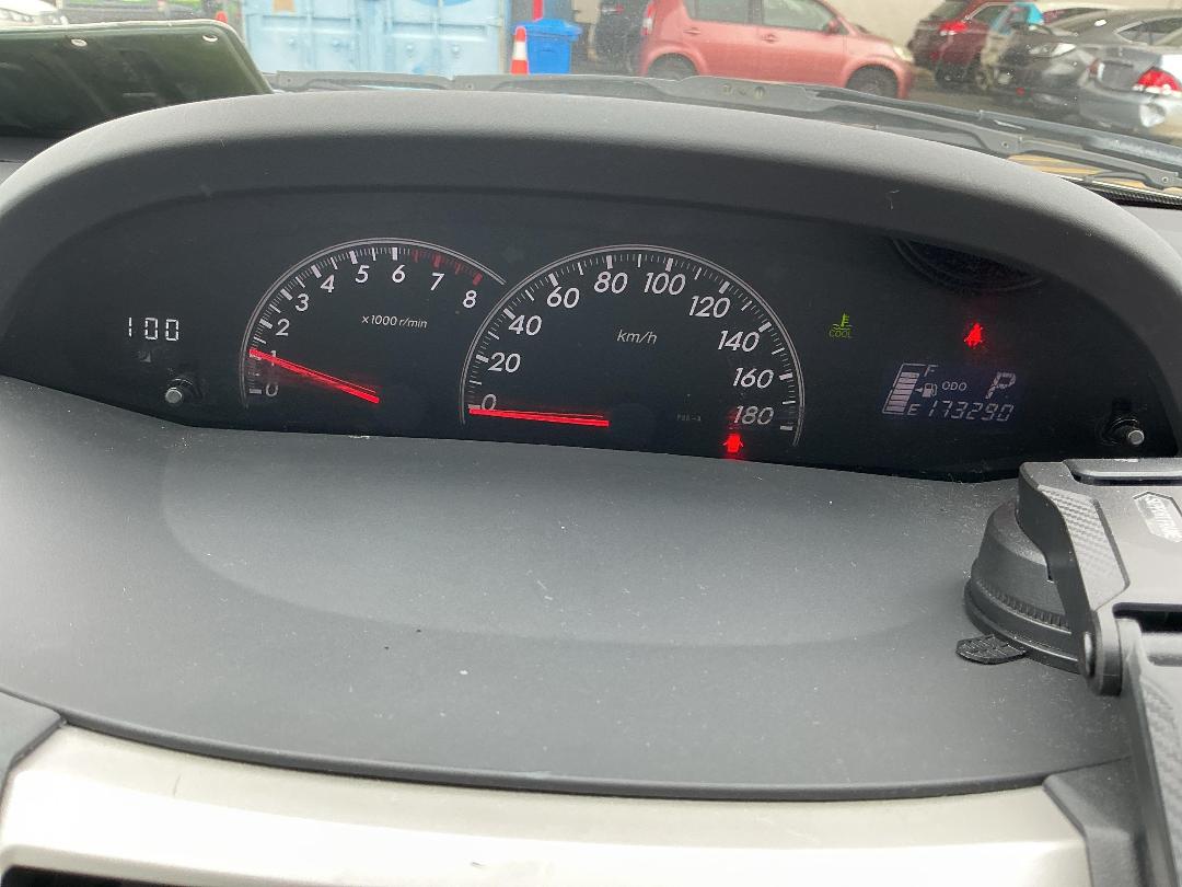 Photo '30' of Toyota Vitz Photo '30' of Toyota Vitz