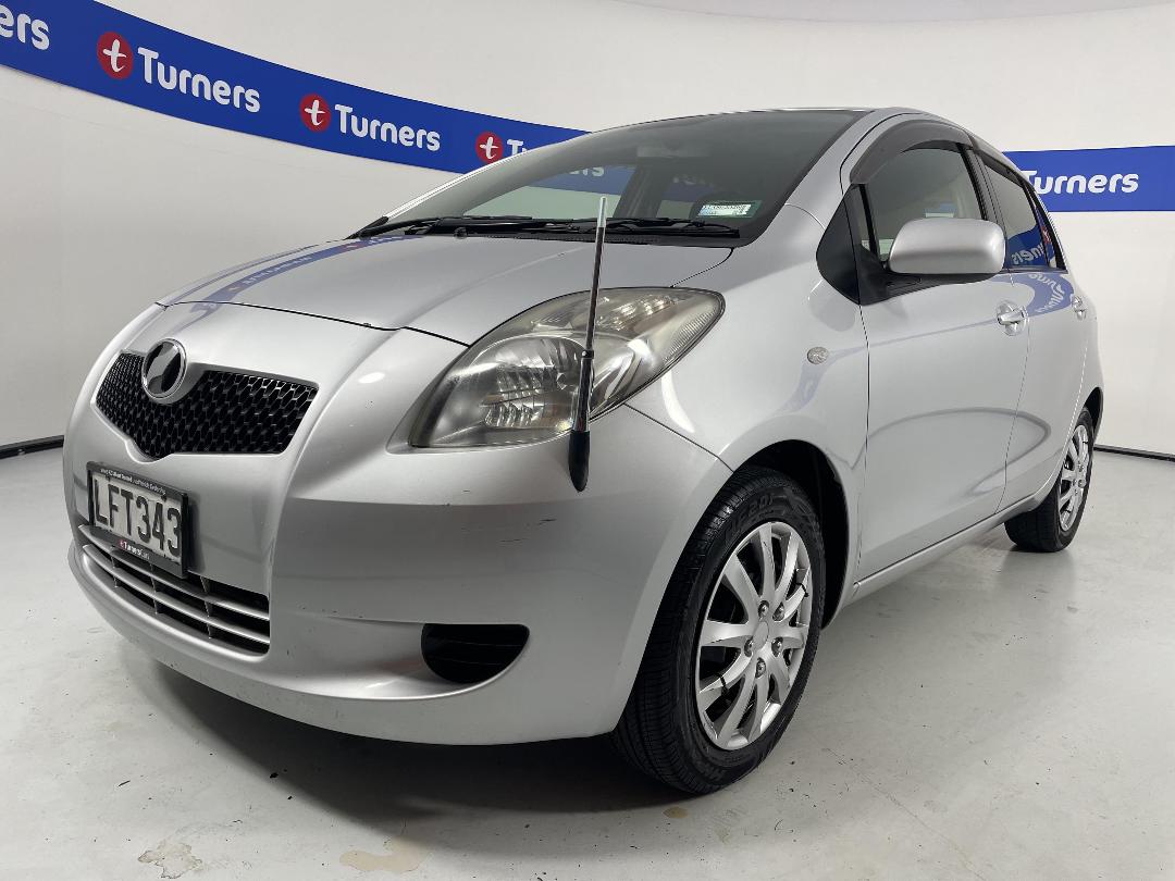 Photo '4' of Toyota Vitz