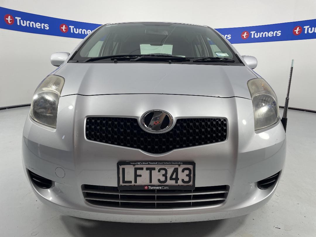 Photo '2' of Toyota Vitz