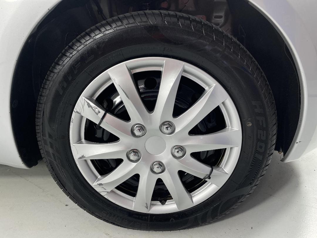 Photo '9' of Toyota Vitz