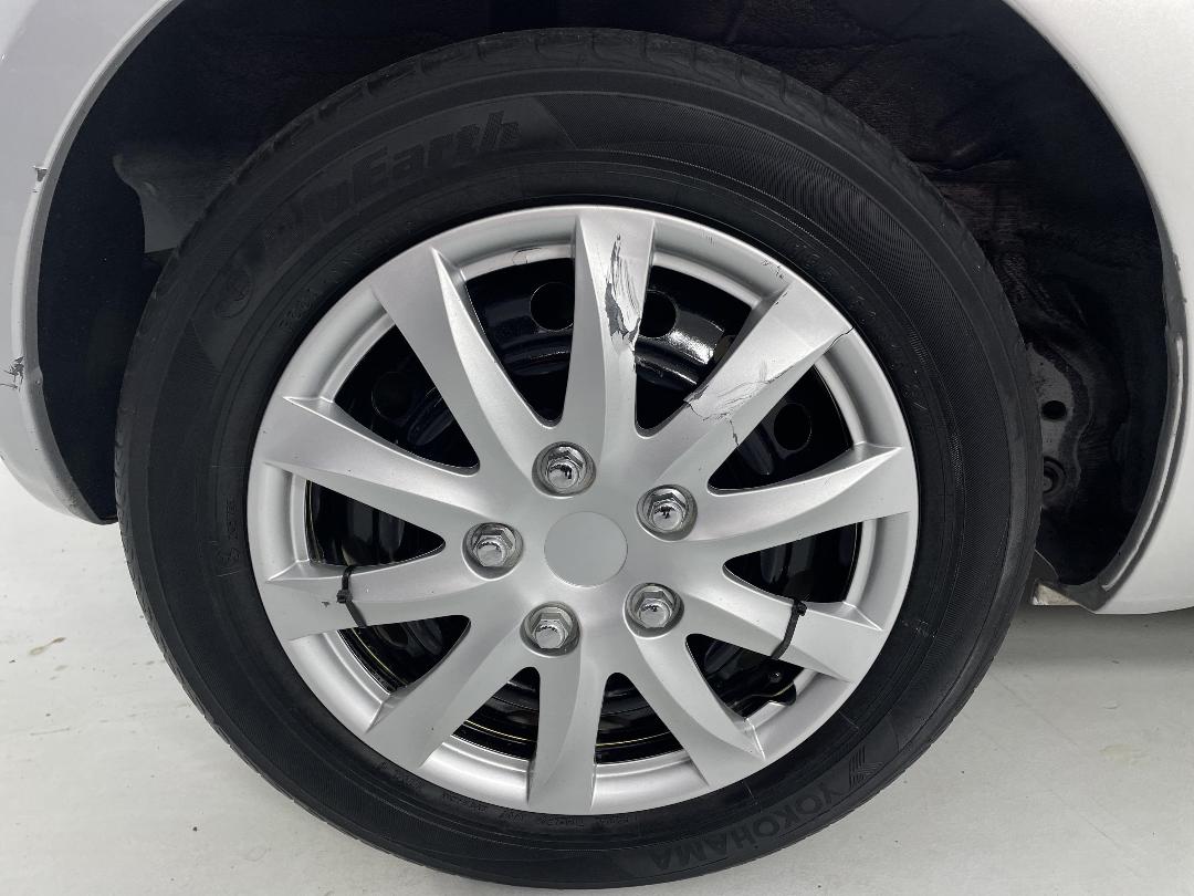 Photo '12' of Toyota Vitz