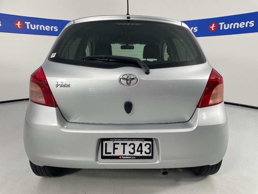 Photo '6' of Toyota Vitz