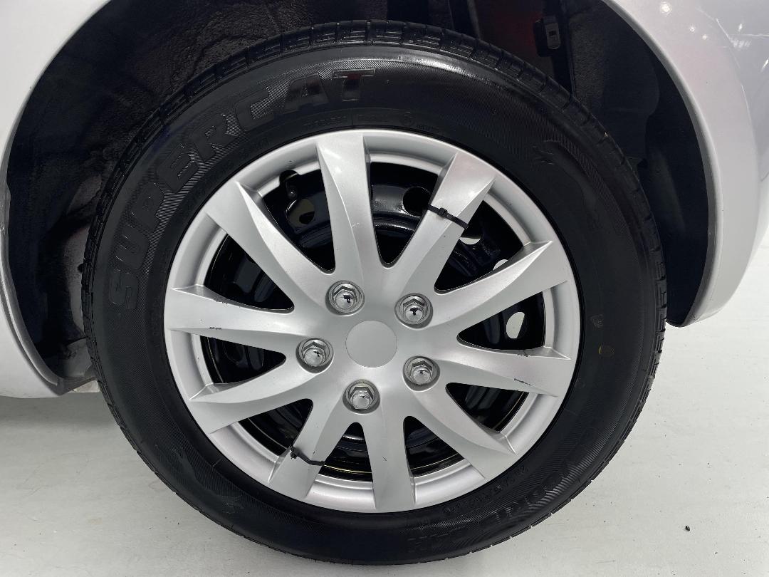 Photo '11' of Toyota Vitz