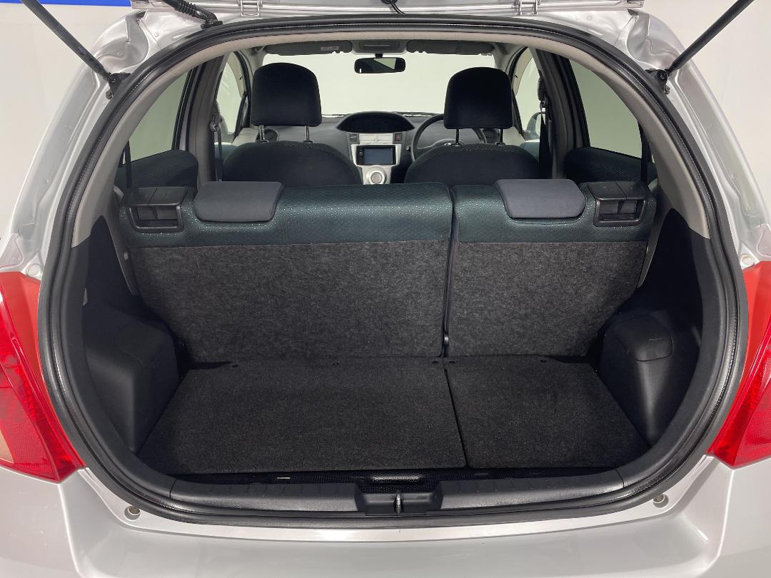 Photo '14' of Toyota Vitz