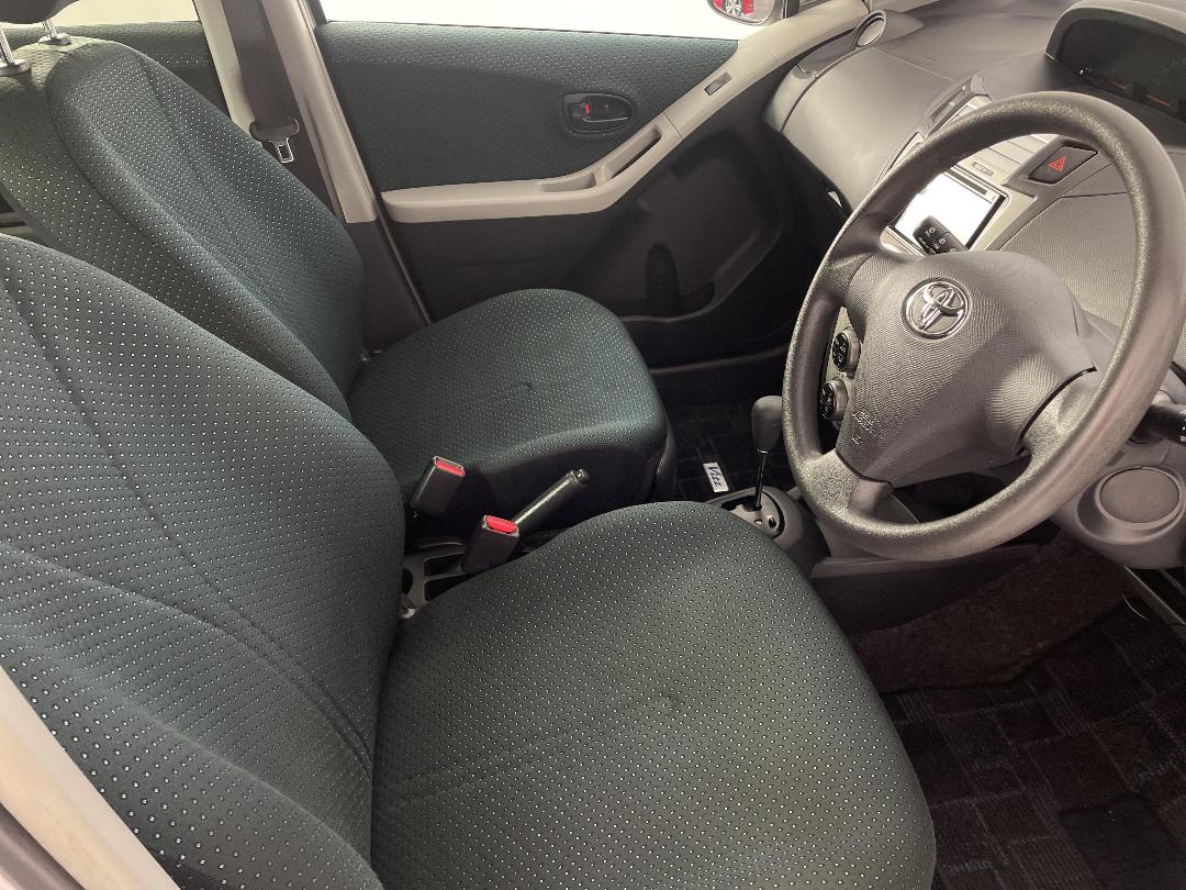 Photo '16' of Toyota Vitz