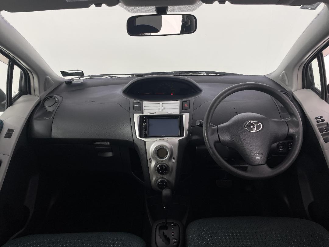 Photo '17' of Toyota Vitz