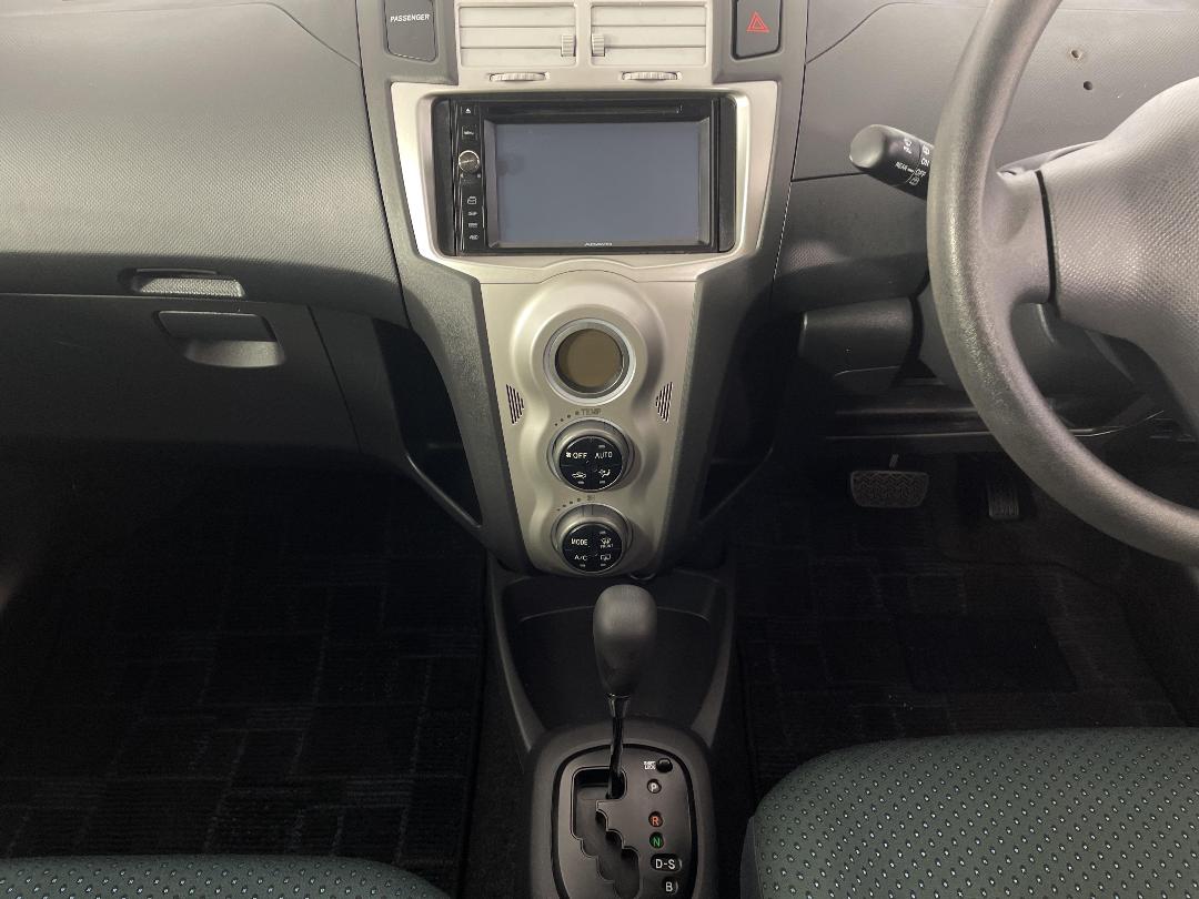 Photo '18' of Toyota Vitz