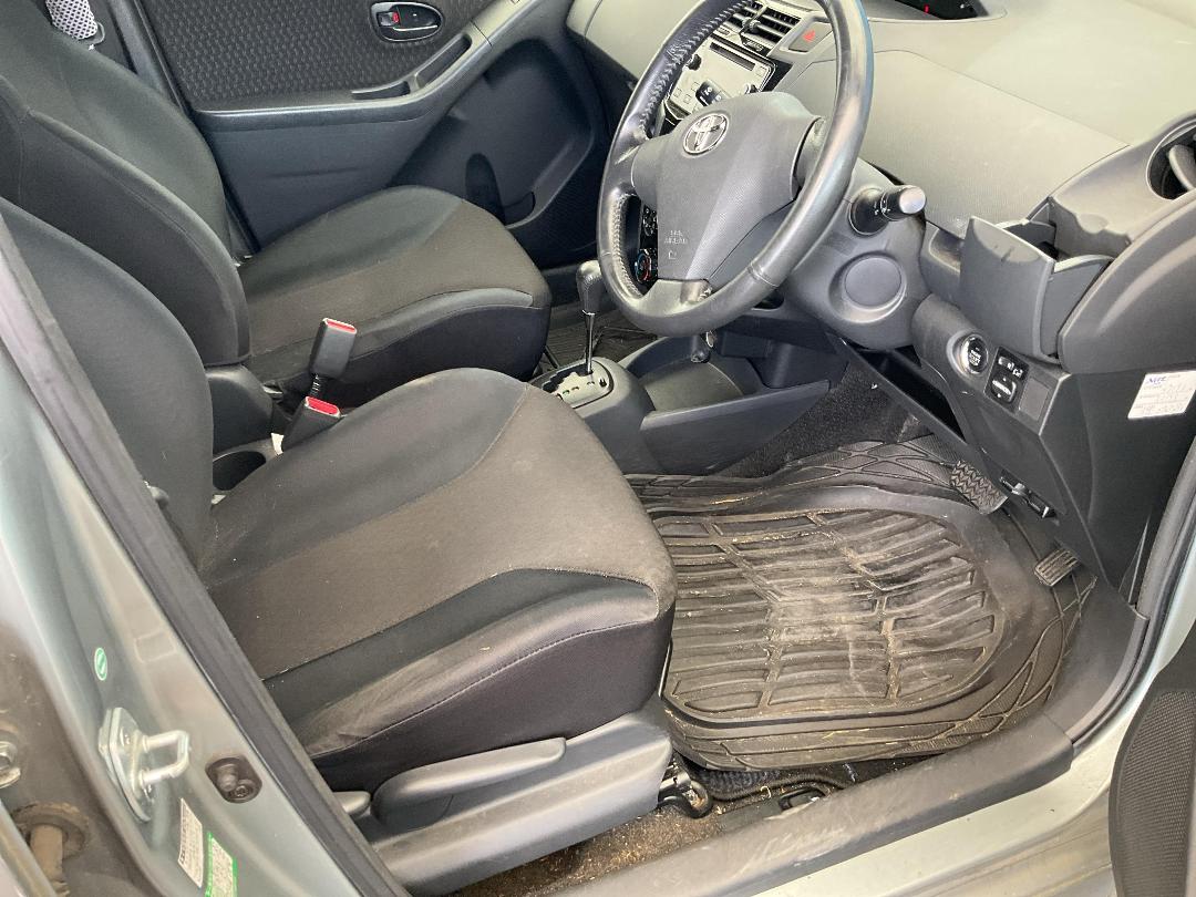 Photo '7' of Toyota Vitz RS Photo '7' of Toyota Vitz RS