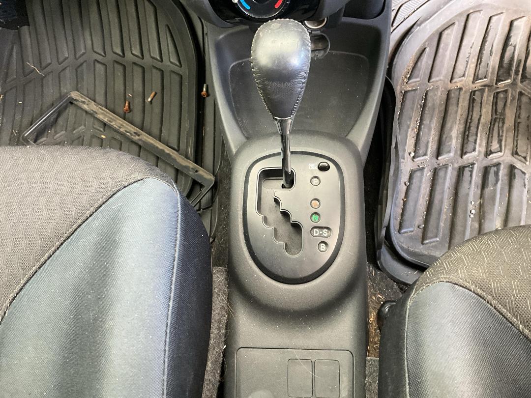 Photo '12' of Toyota Vitz RS Photo '12' of Toyota Vitz RS