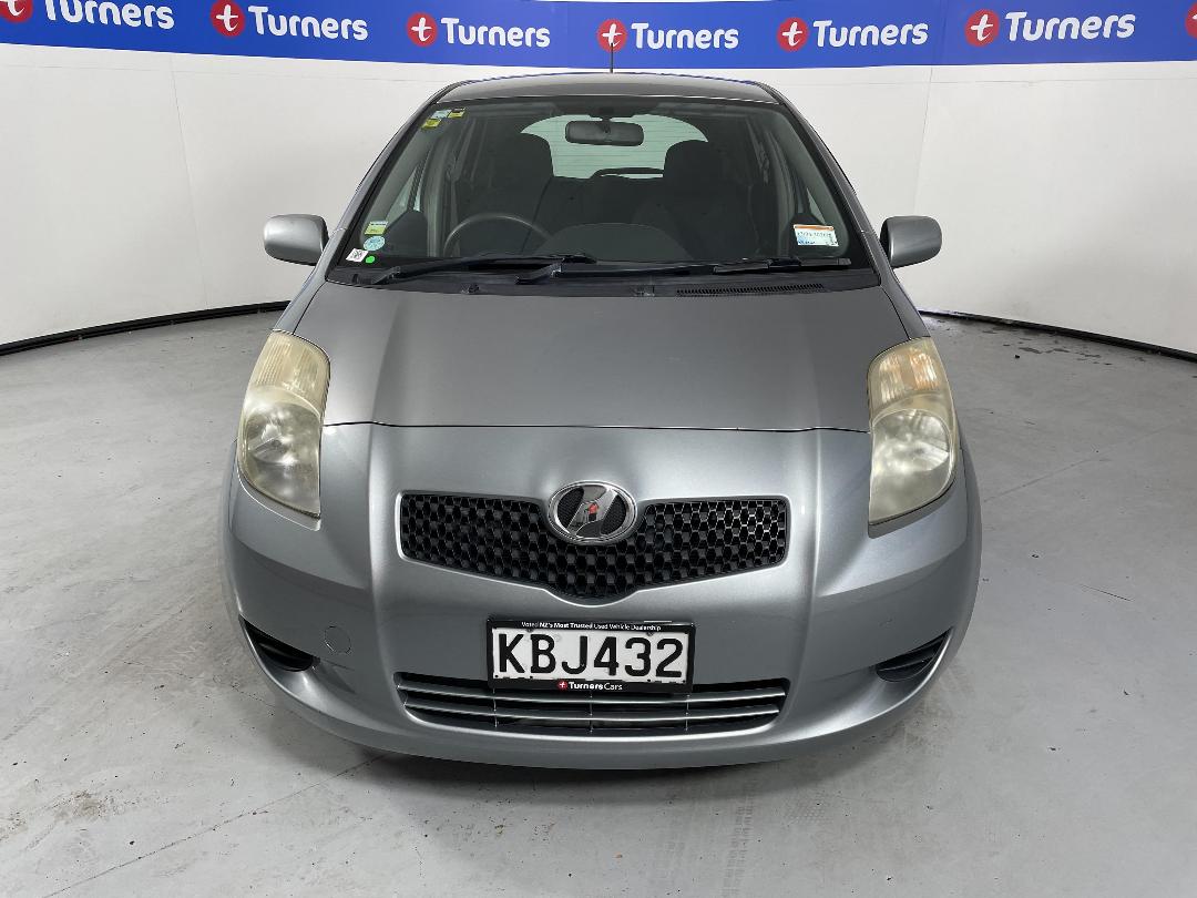 Photo '2' of Toyota Vitz