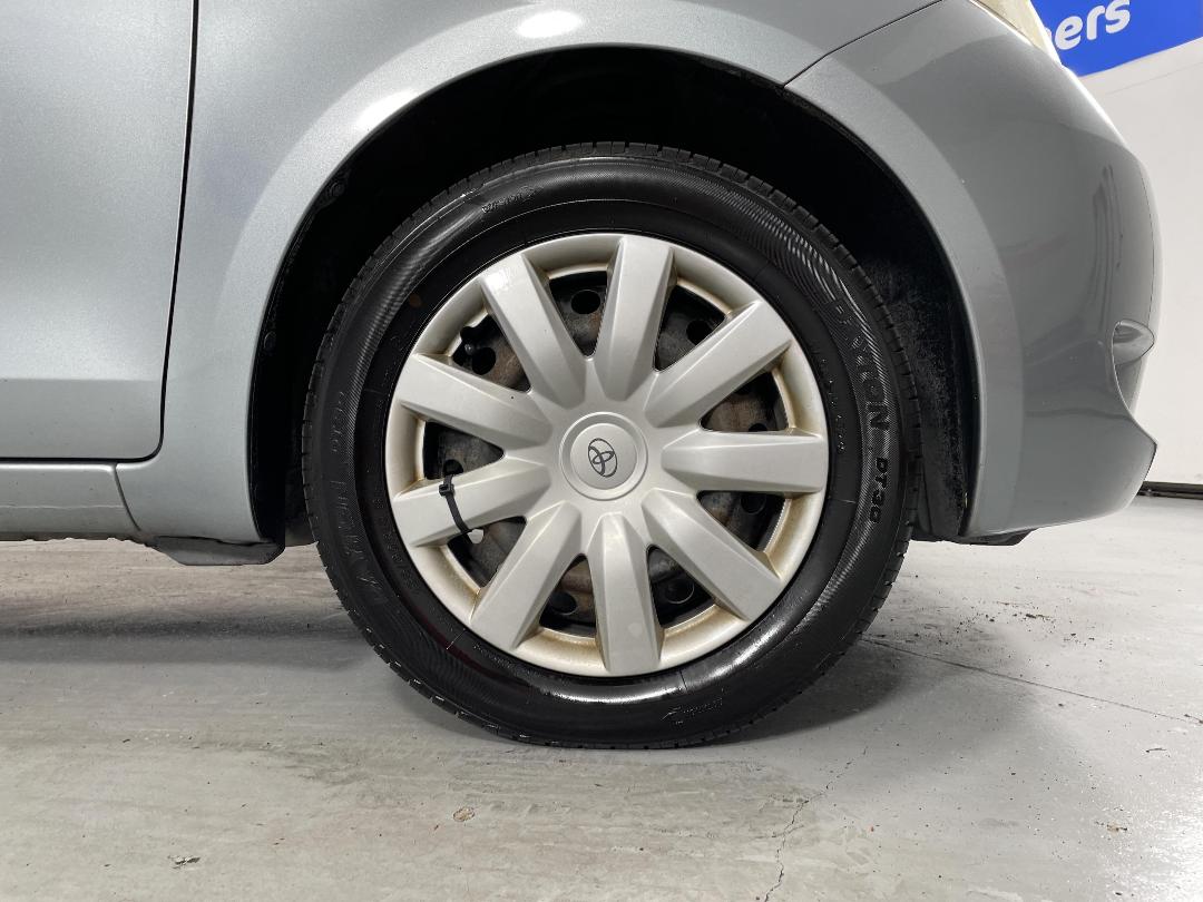 Photo '9' of Toyota Vitz