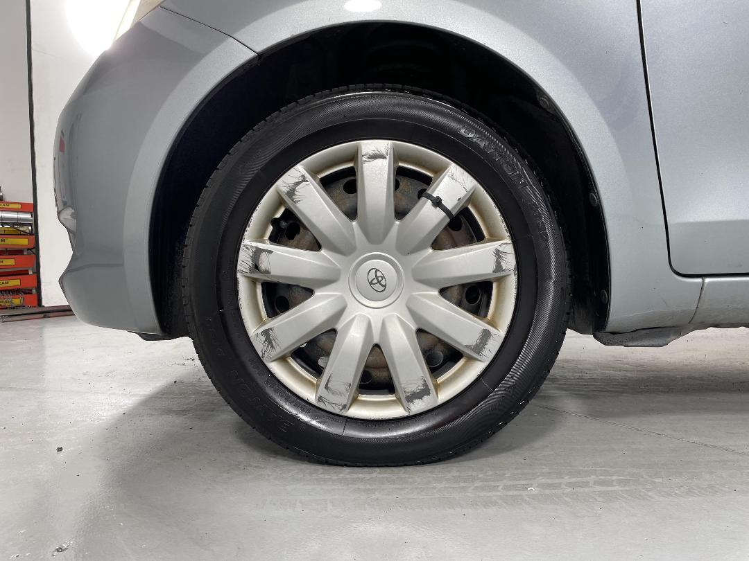 Photo '10' of Toyota Vitz