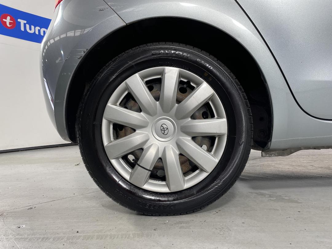 Photo '12' of Toyota Vitz