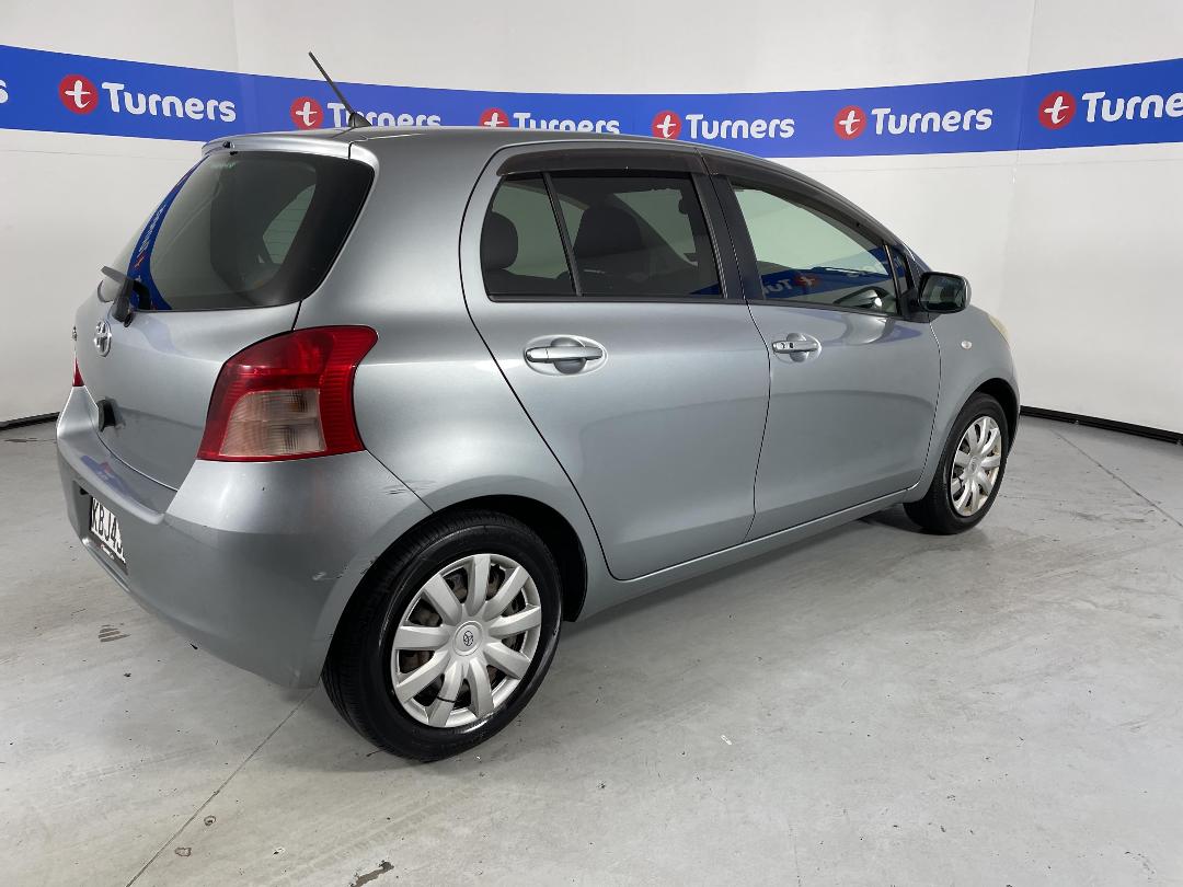 Photo '7' of Toyota Vitz