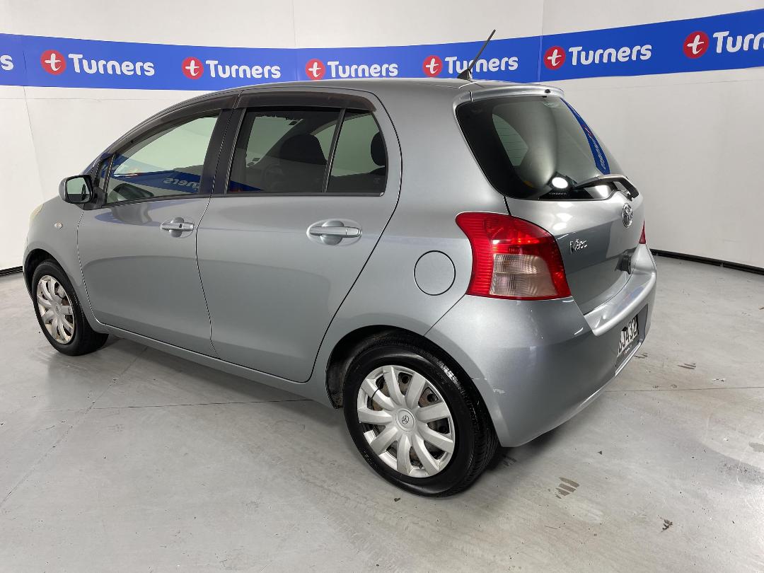 Photo '5' of Toyota Vitz