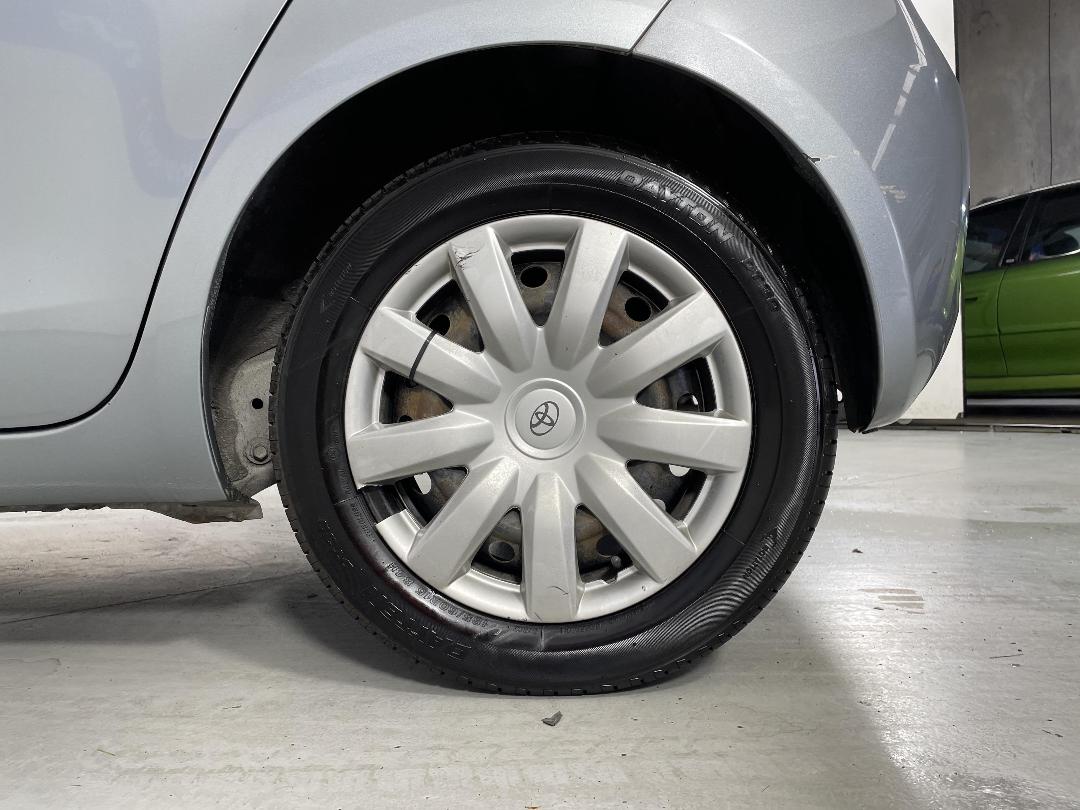 Photo '11' of Toyota Vitz