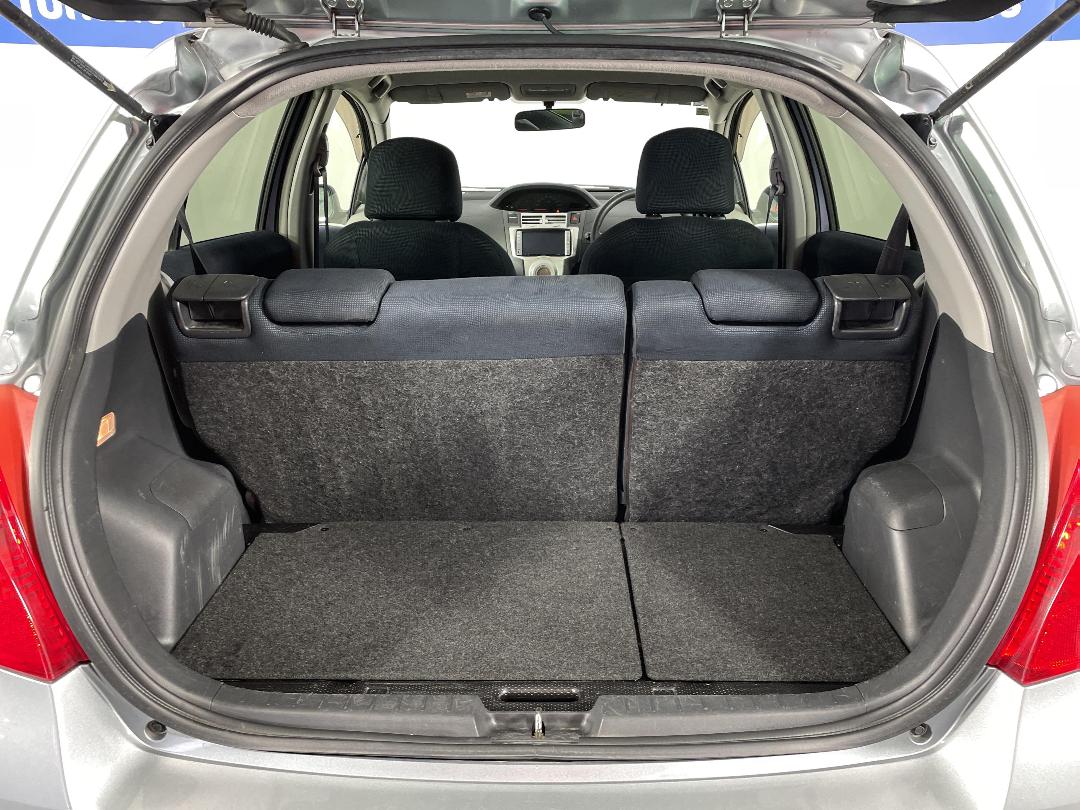 Photo '14' of Toyota Vitz