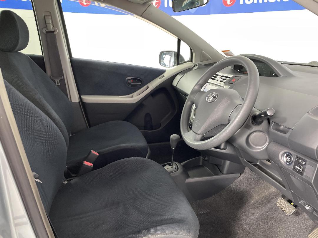 Photo '16' of Toyota Vitz