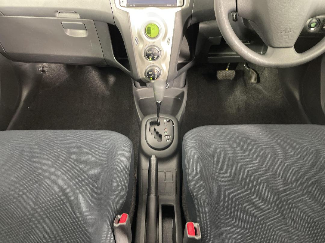 Photo '18' of Toyota Vitz