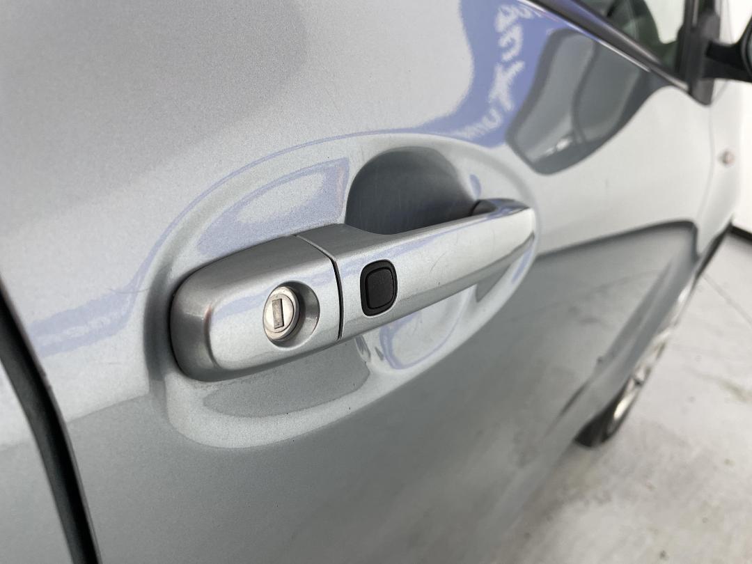 Photo '25' of Toyota Vitz