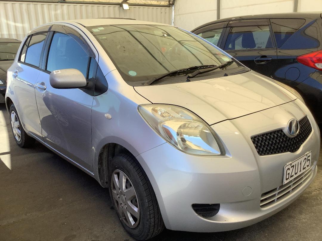 Photo '3' of Toyota Vitz Photo '3' of Toyota Vitz