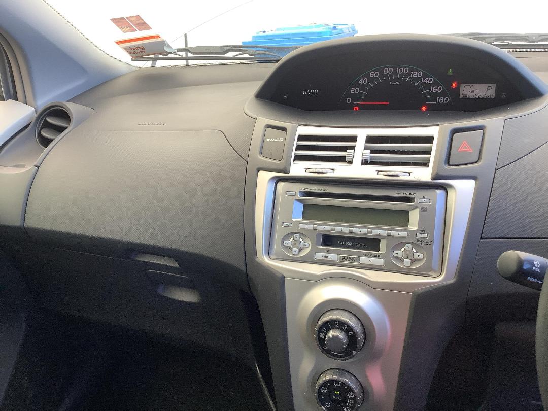 Photo '17' of Toyota Vitz Photo '17' of Toyota Vitz