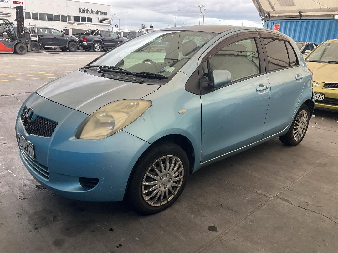 Photo '2' of Toyota Vitz